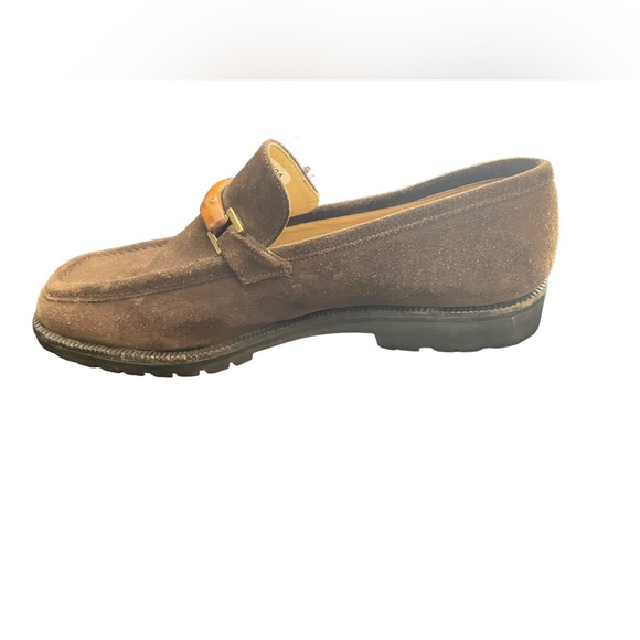 Vintage Gucci loafers. Brown suede with signature bamboo. Size 8 B width - Picture 10 of 15